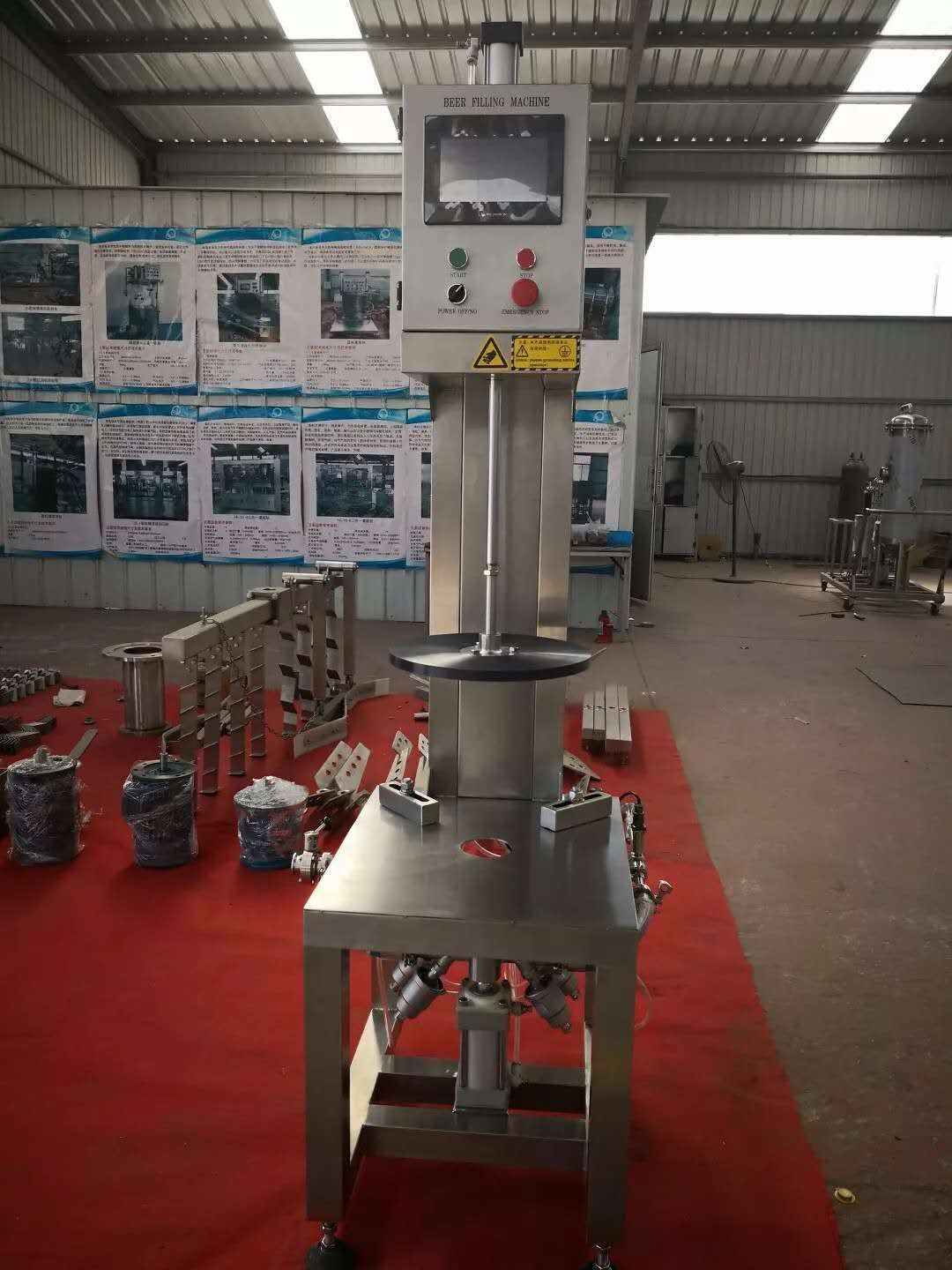 Vollautomatische KEG-Abfüllanlage mit zwei Reinigungs- und zwei Füllköpfen